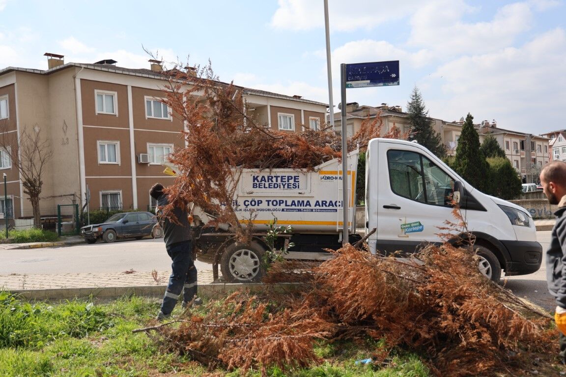 Kartepe’de Bayram Öncesi Kapsamlı Temizlik Dokunuşu (1)