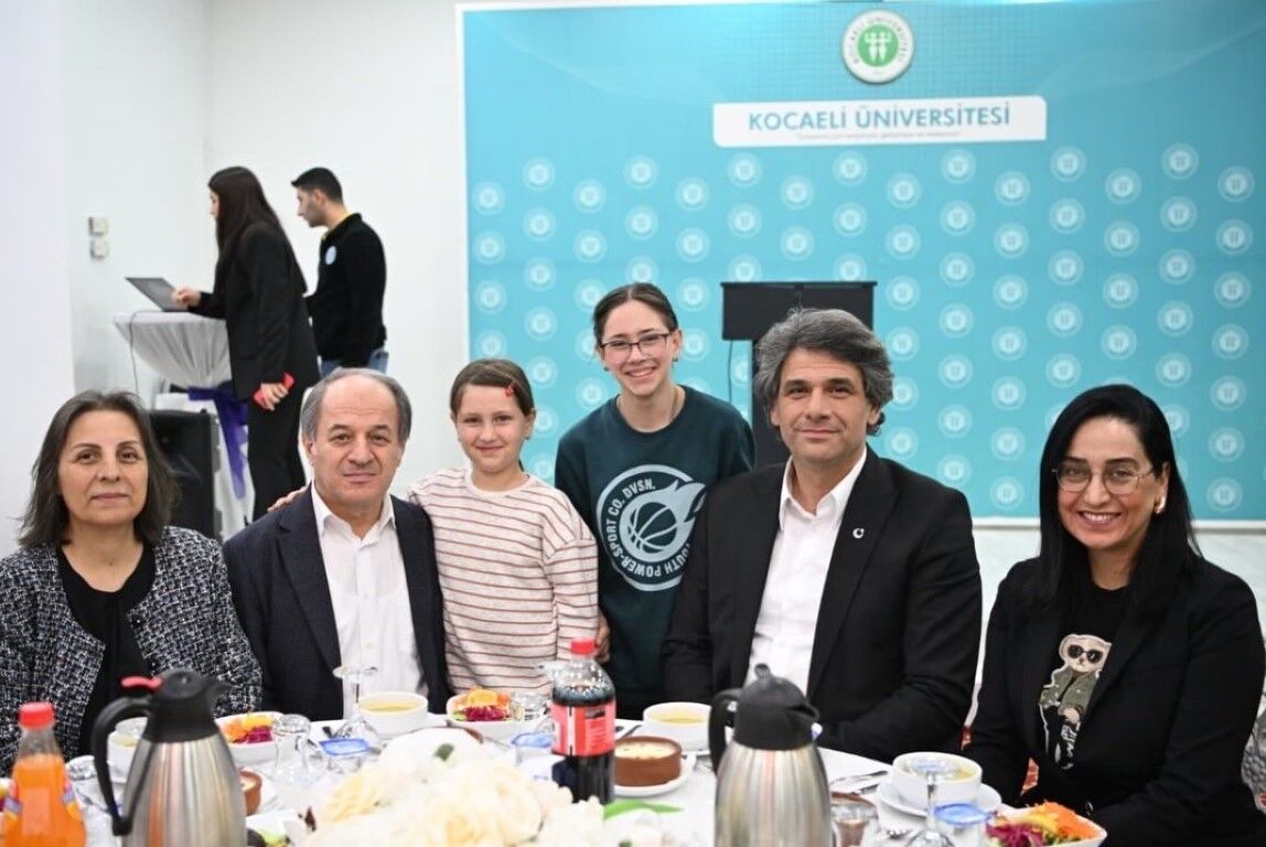 Kartepe’de Dünya Yetimler Günü’nde Kardeşlik Sofrası Kuruldu (6)