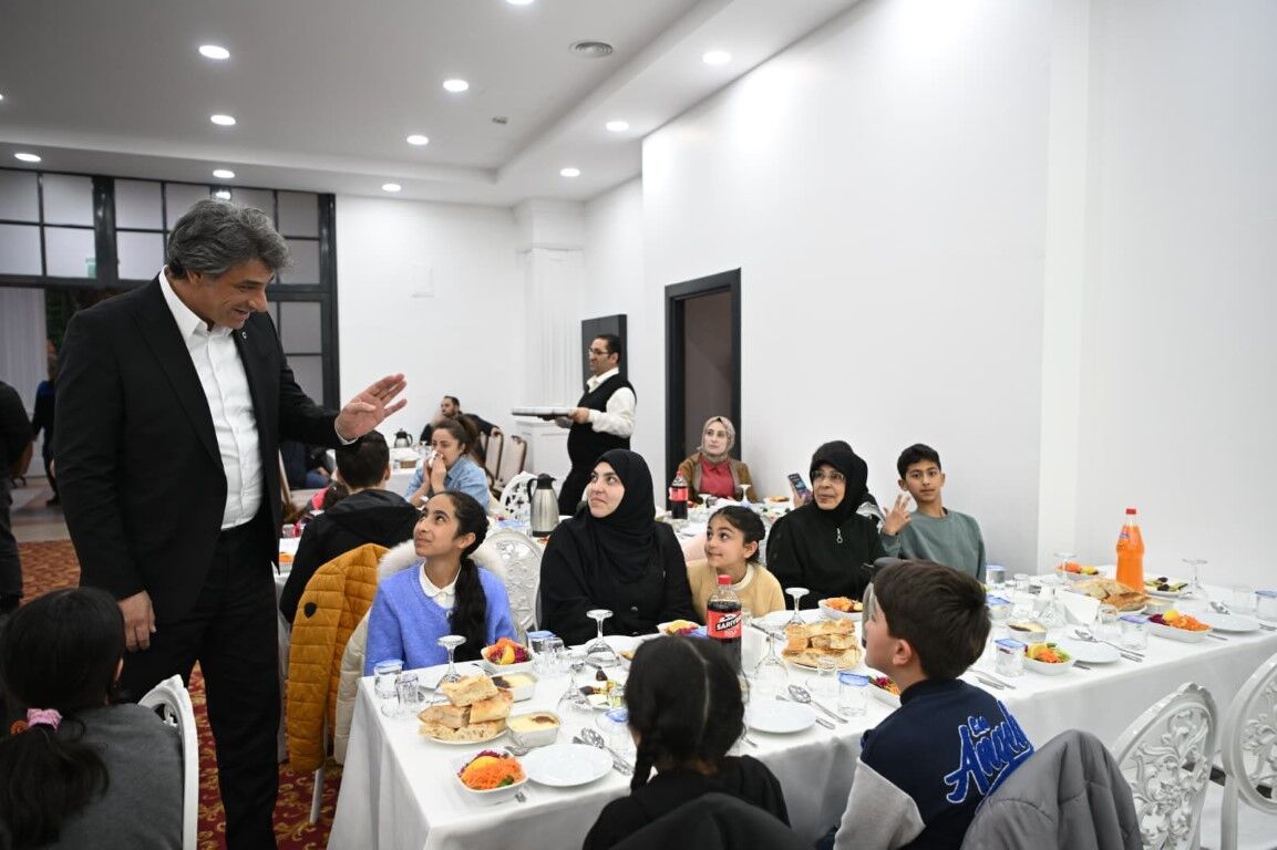 Kartepe’de Dünya Yetimler Günü’nde Kardeşlik Sofrası Kuruldu (9)