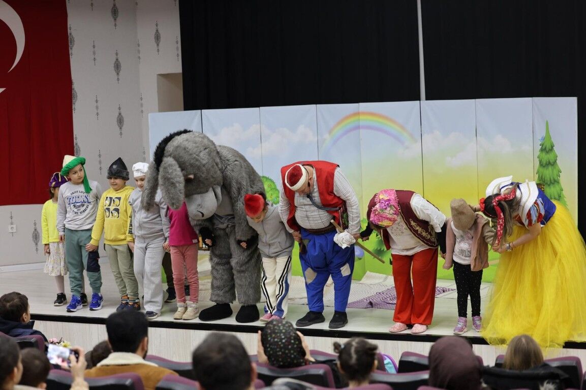 Kartepe’li Çocuklar Tiyatro Ve Eğlenceyle Buluştu