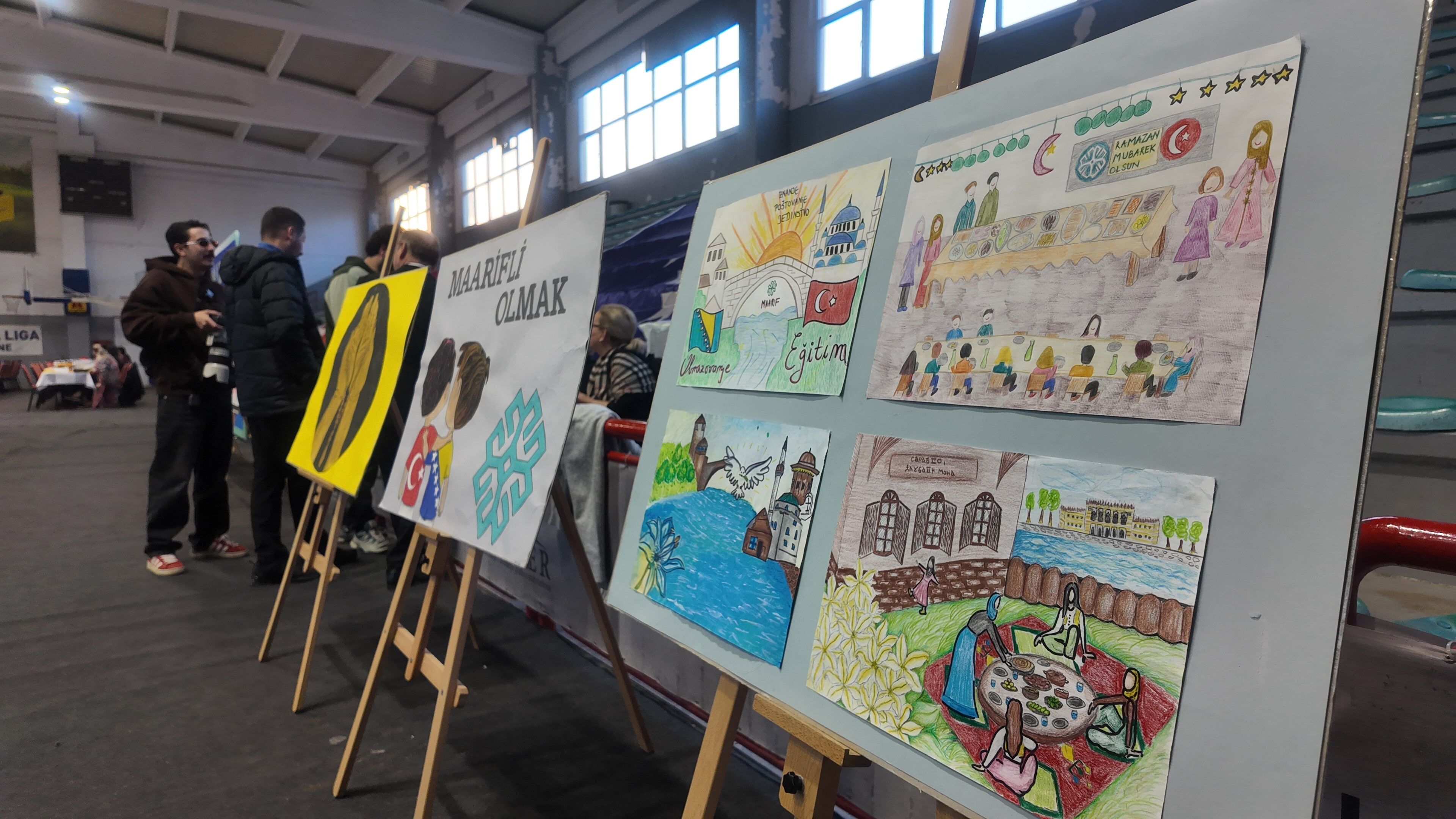 Kocaeli Büyükşehir Belediyesi, Ramazan Ayı Kapsamında Bosna Hersek’in Gracanica Şehrinde Yüzlerce Kişinin Katıldığı Kardeşlik Iftarı Düzenledi. Aynı Sofrada Buluşan Bosnalılar, Dualar Eşliğinde Oruçlarını Açtı (4)