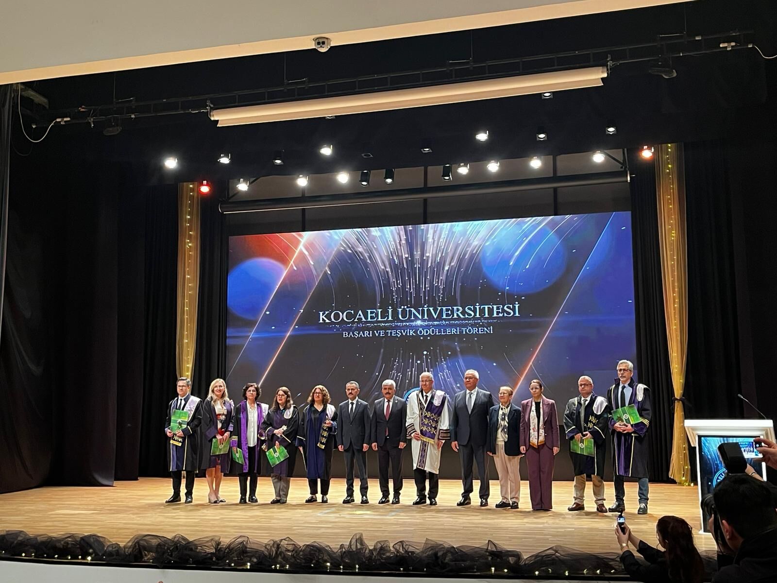 Kocaeli̇ Üni̇versi̇tesi̇ Başari Ve Teşvi̇k Ödülleri̇ İlk Kez Veri̇ldi̇ 1