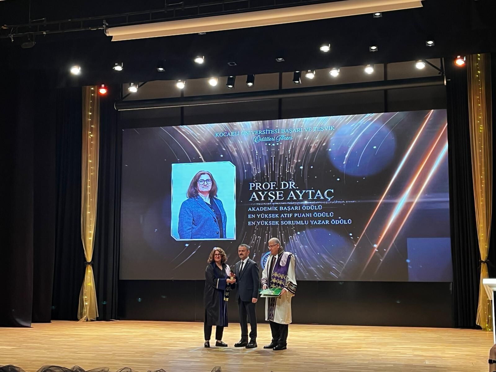 Kocaeli̇ Üni̇versi̇tesi̇ Başari Ve Teşvi̇k Ödülleri̇ İlk Kez Veri̇ldi̇ 4