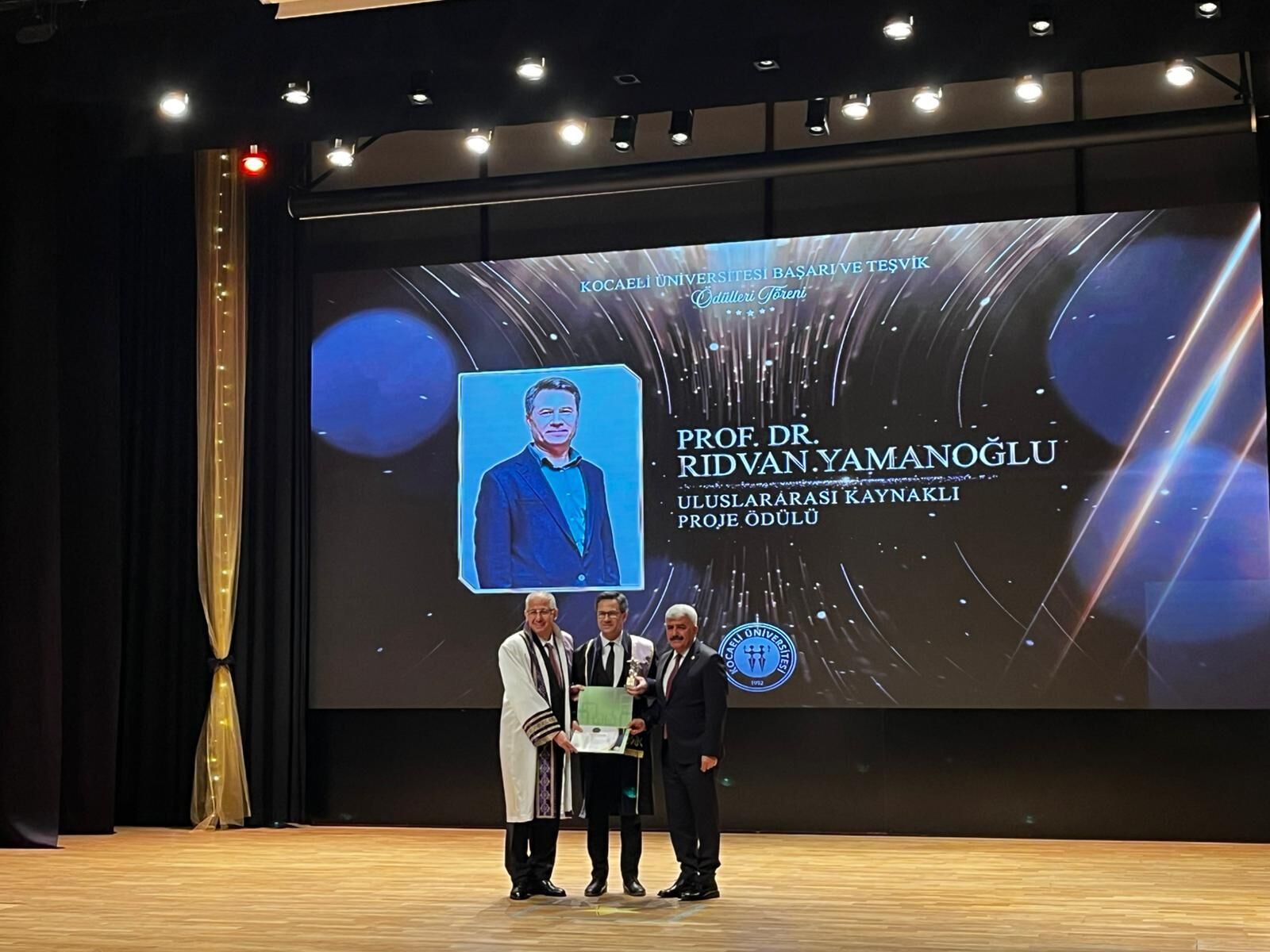 Kocaeli̇ Üni̇versi̇tesi̇ Başari Ve Teşvi̇k Ödülleri̇ İlk Kez Veri̇ldi̇ 5