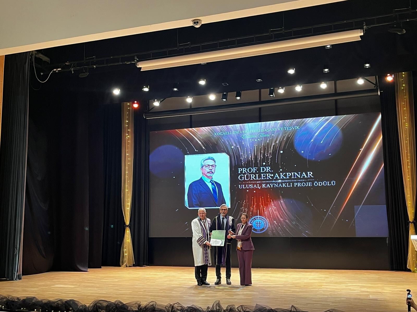 Kocaeli̇ Üni̇versi̇tesi̇ Başari Ve Teşvi̇k Ödülleri̇ İlk Kez Veri̇ldi̇ 6