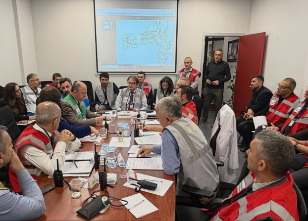 Kocaeli Üniversitesi Hastanesi’nde, Ameliyathane Yangını Senaryosu Üzerinden Gerçekleştirilen Hap Masabaşı Tatbikatı Başarıyla Tamamlandı (3)