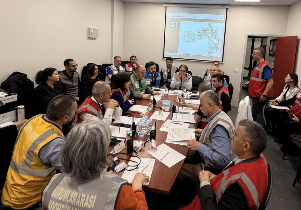 Kocaeli Üniversitesi Hastanesi’nde, Ameliyathane Yangını Senaryosu Üzerinden Gerçekleştirilen Hap Masabaşı Tatbikatı Başarıyla Tamamlandı (4)