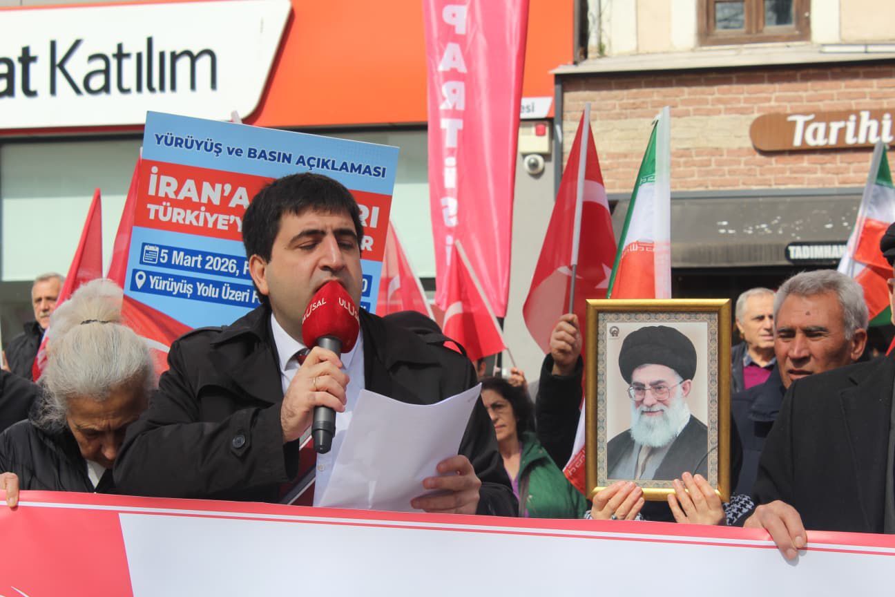 Kocaeli̇'de Hamaney Fotoğrafiyla Yürüdüler! 2