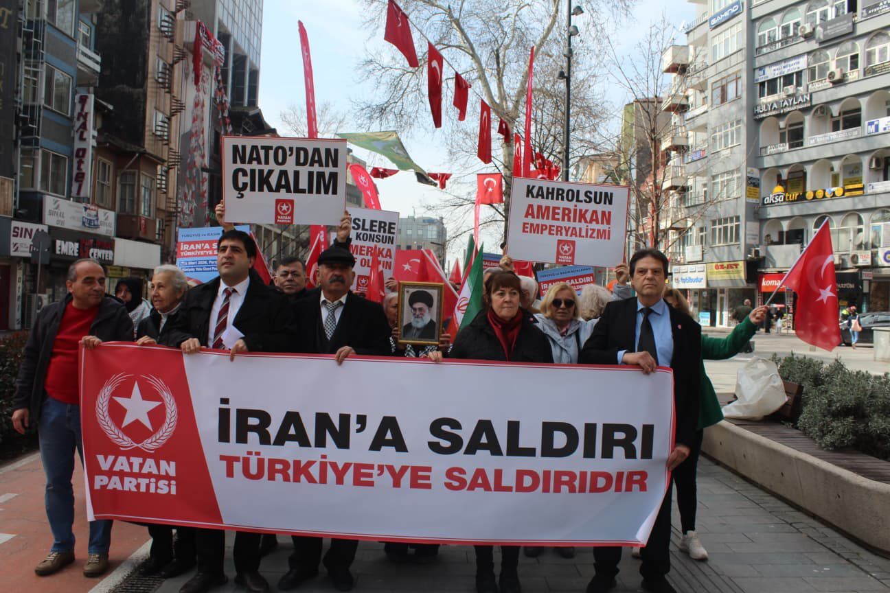 Kocaeli̇'de Hamaney Fotoğrafiyla Yürüdüler! 3