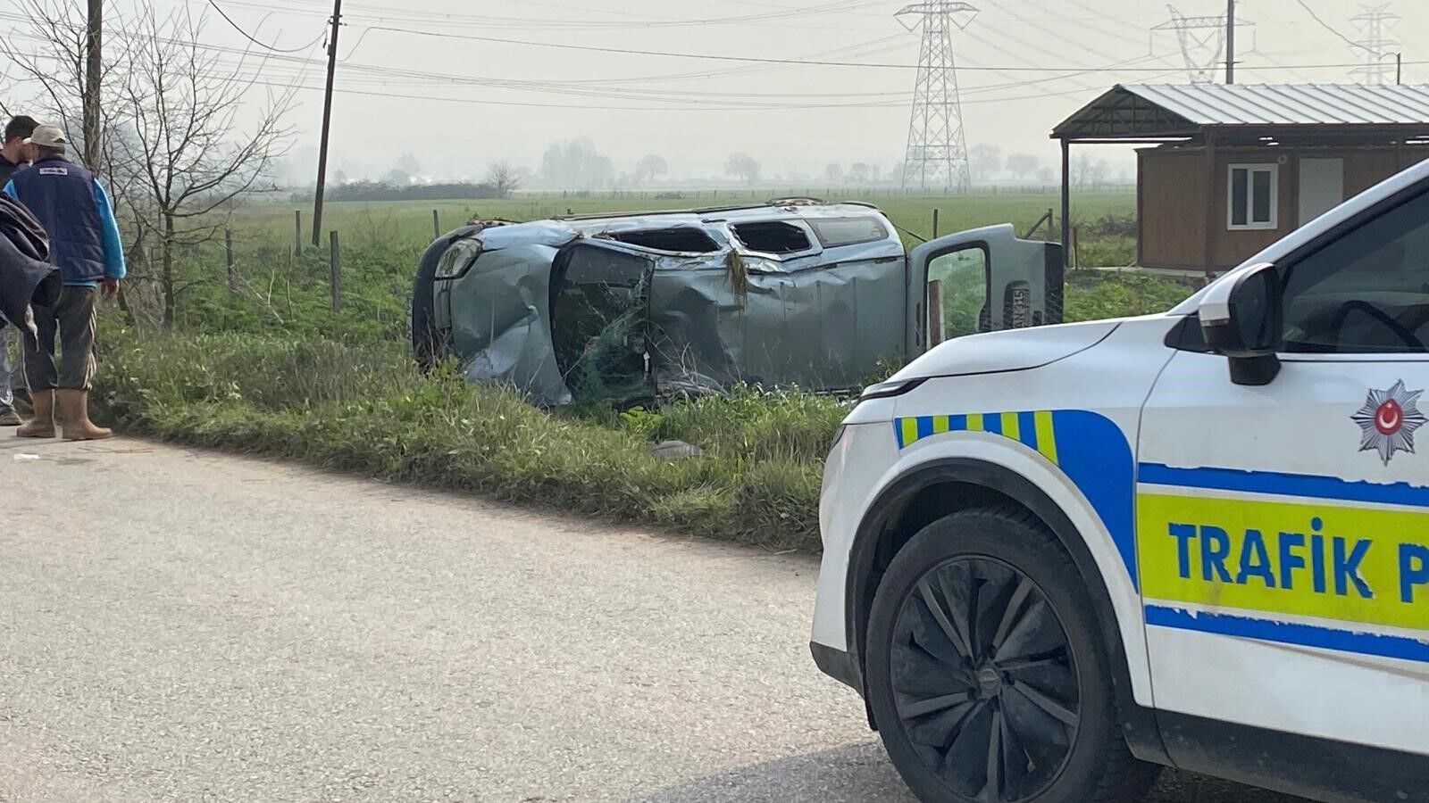 Kocaeli̇'de Kontrolden Çikan Araç Tarlaya Uçtu! 02-1