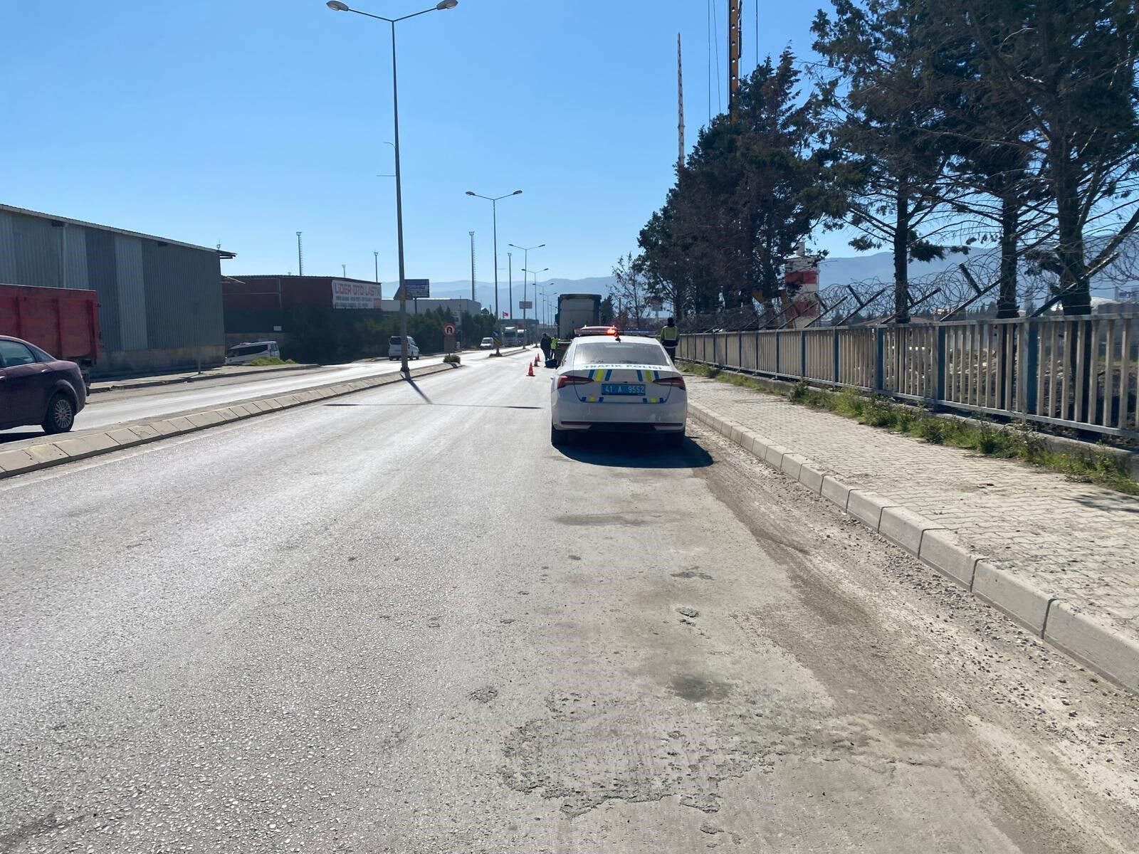 Kocaeli̇'de Sürücü İki̇ Tir Arasinda Kalarak Feci̇ Şeki̇lde Can Verdi̇ 01