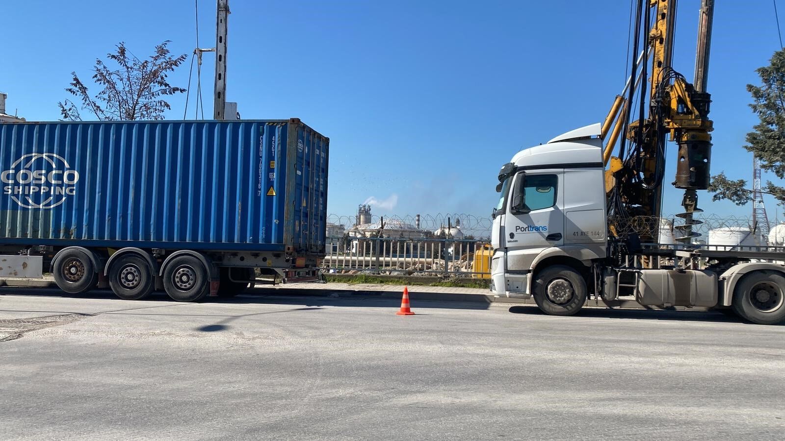 Kocaeli̇'de Sürücü İki̇ Tir Arasinda Kalarak Feci̇ Şeki̇lde Can Verdi̇ 04