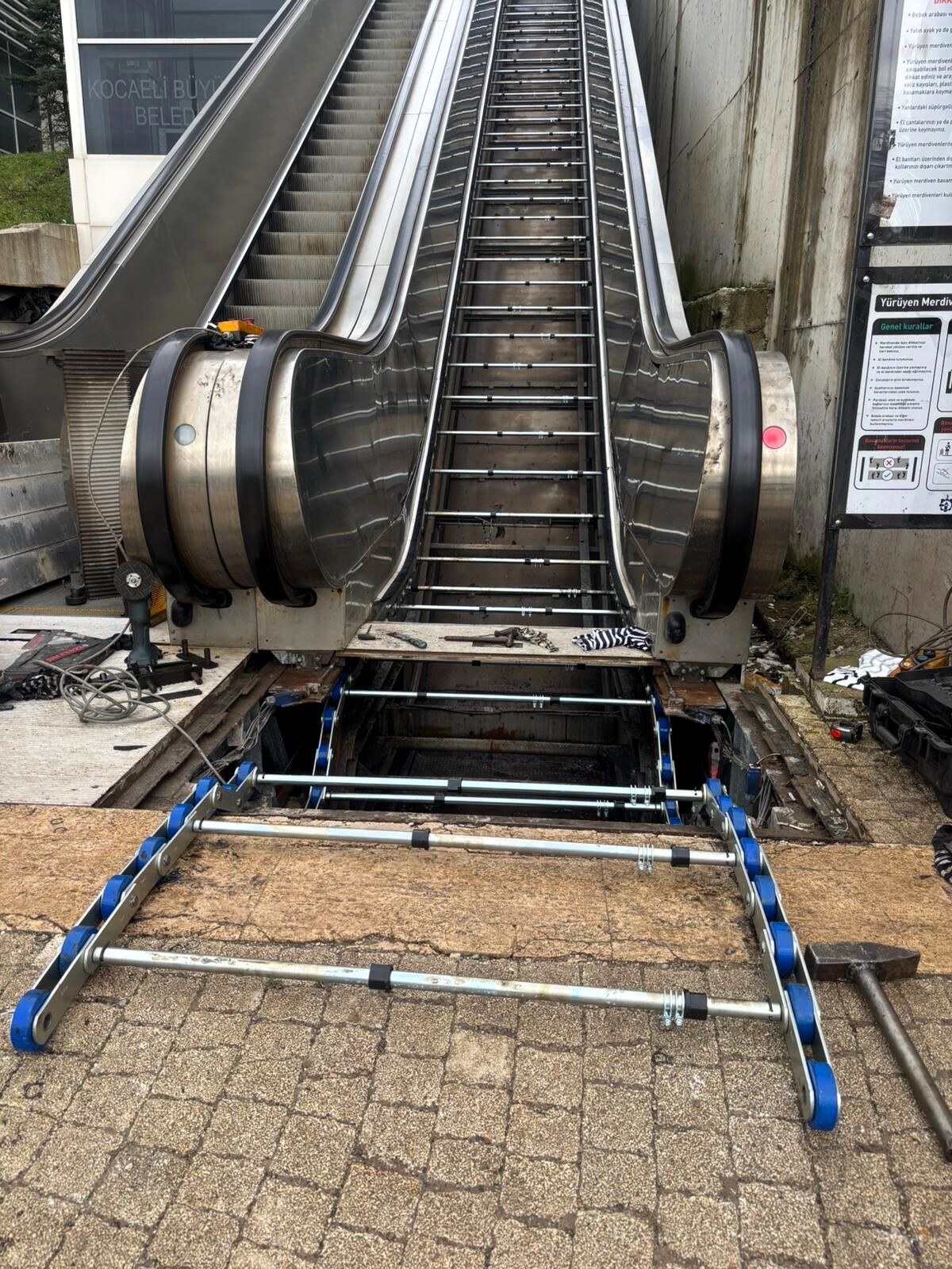 Kocaeli̇’de Yürüyen Merdi̇venlerde Peri̇yodi̇k Bakim Çalişmasi (1)