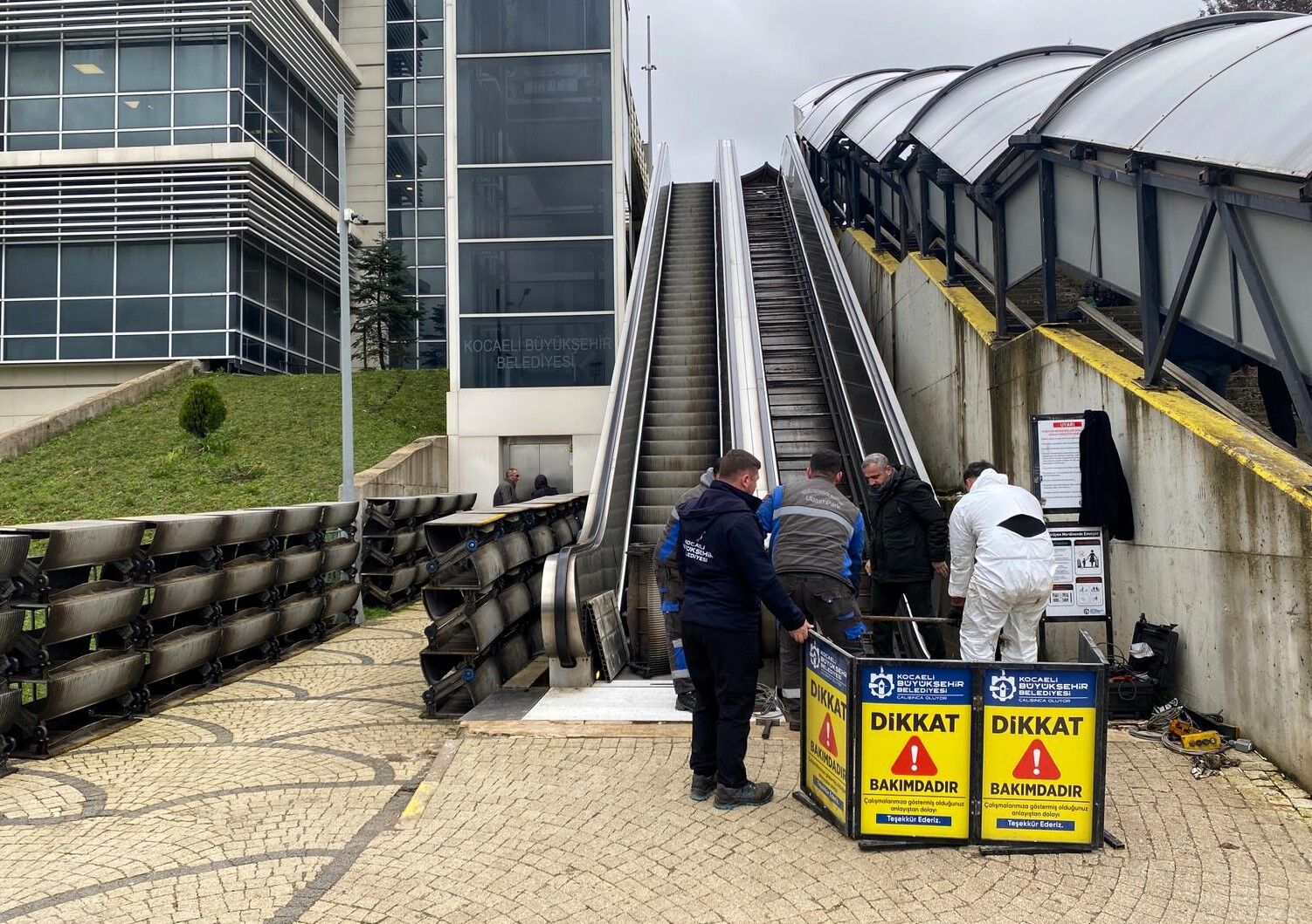 Kocaeli̇’de Yürüyen Merdi̇venlerde Peri̇yodi̇k Bakim Çalişmasi (4)