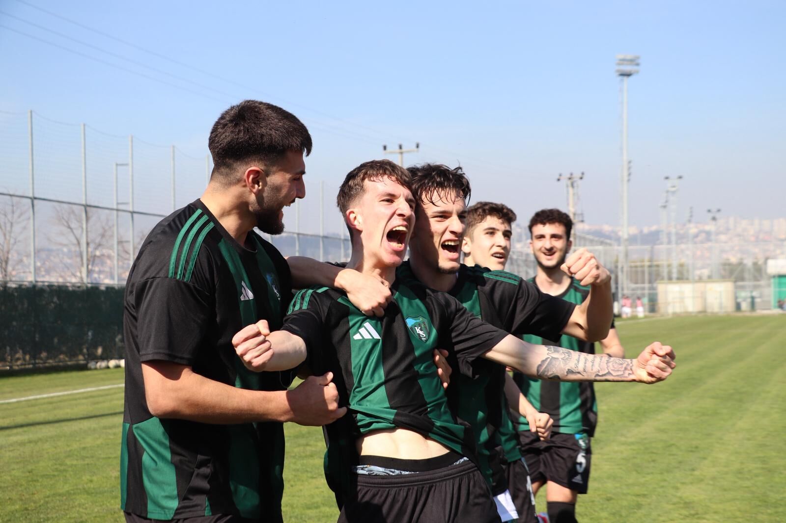 Kocaeli̇spor Beşi̇ktaş İle Berabere Kaldi 3 3 5