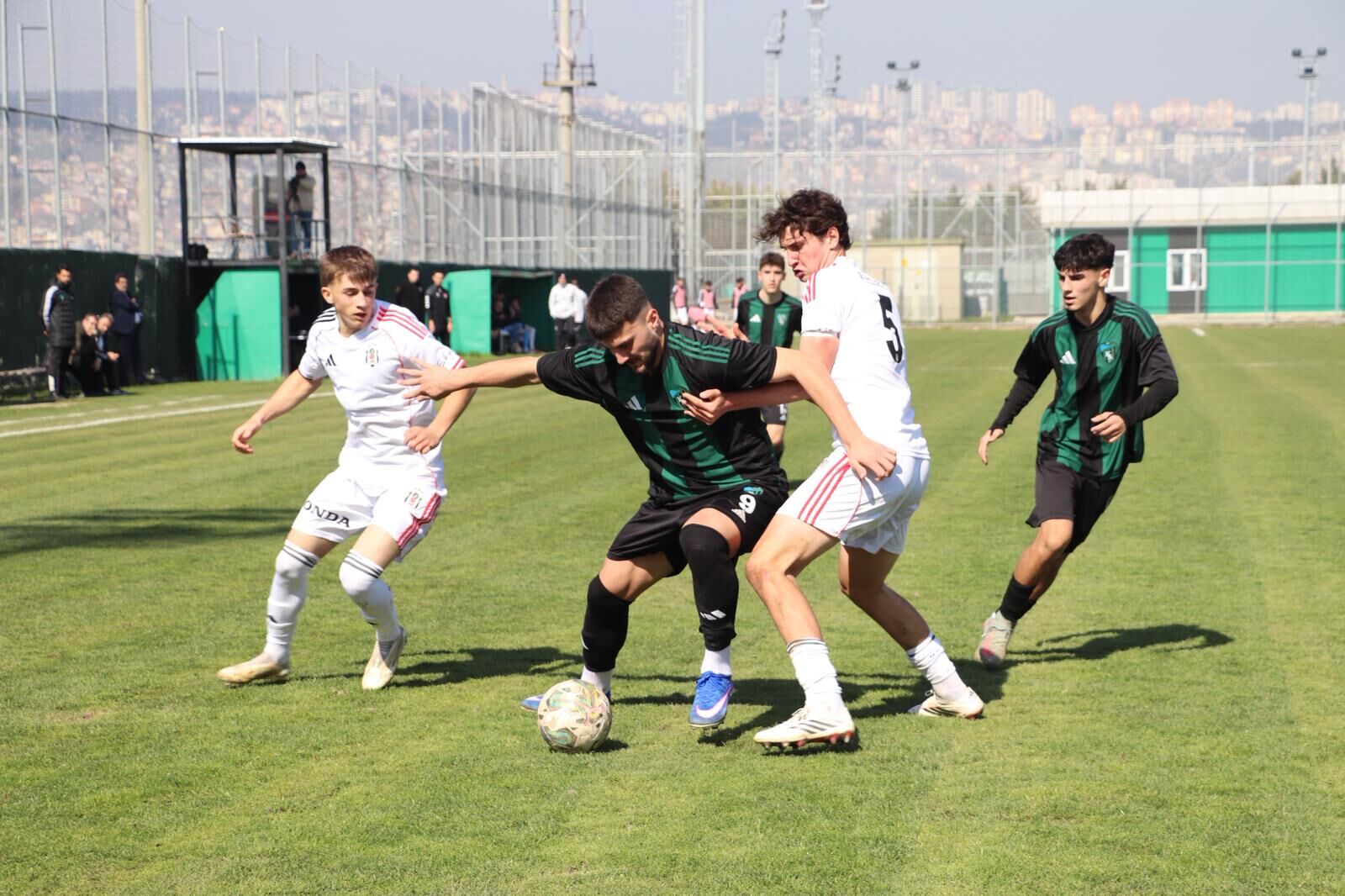 Kocaeli̇spor Beşi̇ktaş İle Berabere Kaldi 3 3 6