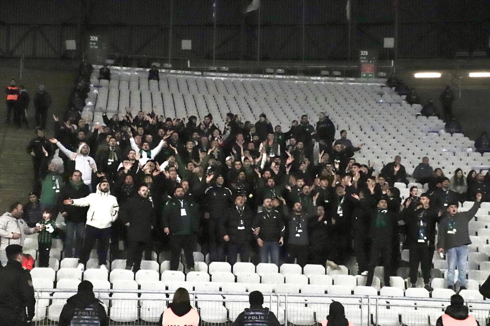 Kocaelispor, Ziraat Türkiye Kupası Grup Aşamasındaki Son Maçında Beyoğlu Yeni Çarşı Ile Karşı Karşıya Geldi. Atatürk Olimpiyat Stadı’nda Oynanan Mücadelede Etkisiz Bir Performans Sergileyen Yeşil Siyahlılar Sahadan (4)