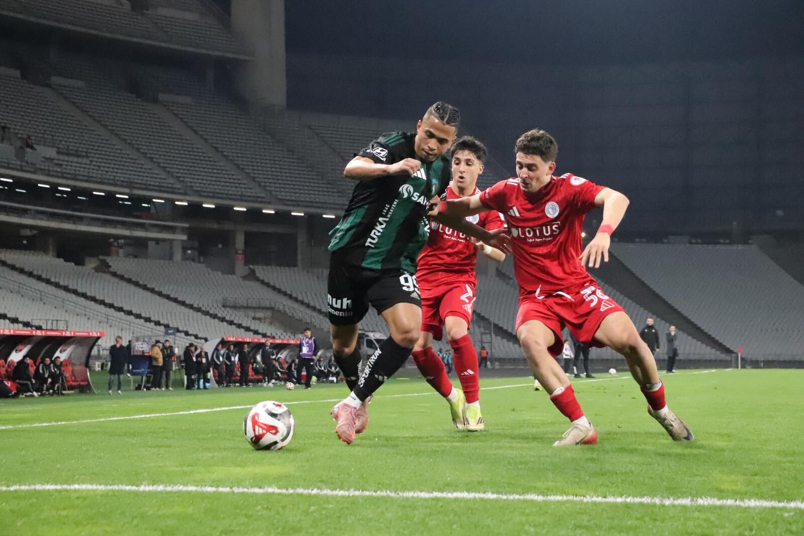 Kocaelispor, Ziraat Türkiye Kupası Grup Aşamasındaki Son Maçında Beyoğlu Yeni Çarşı Ile Karşı Karşıya Geldi. Atatürk Olimpiyat Stadı’nda Oynanan Mücadelede Etkisiz Bir Performans Sergileyen Yeşil Siyahlılar Sahadan (5)