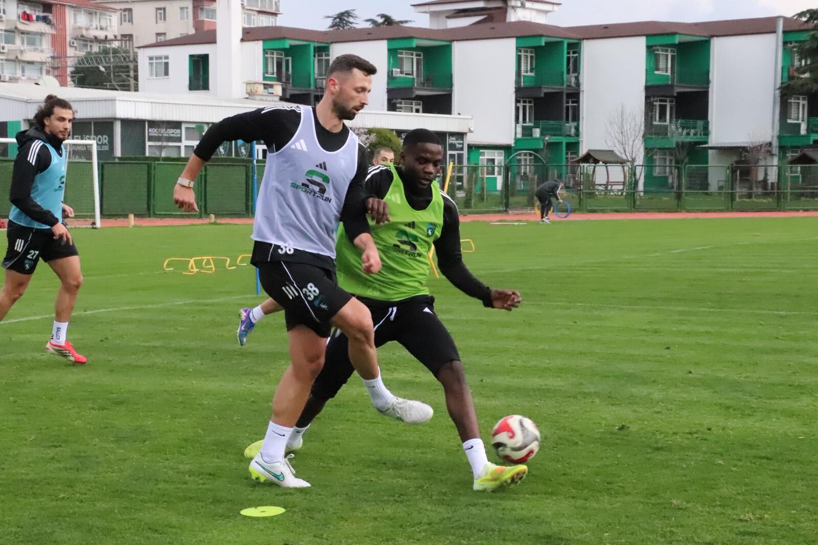 Kocaeli̇spor’da Sürpri̇z Dönüş! Wi̇eteska İdmanda Takimla Bi̇rli̇kte