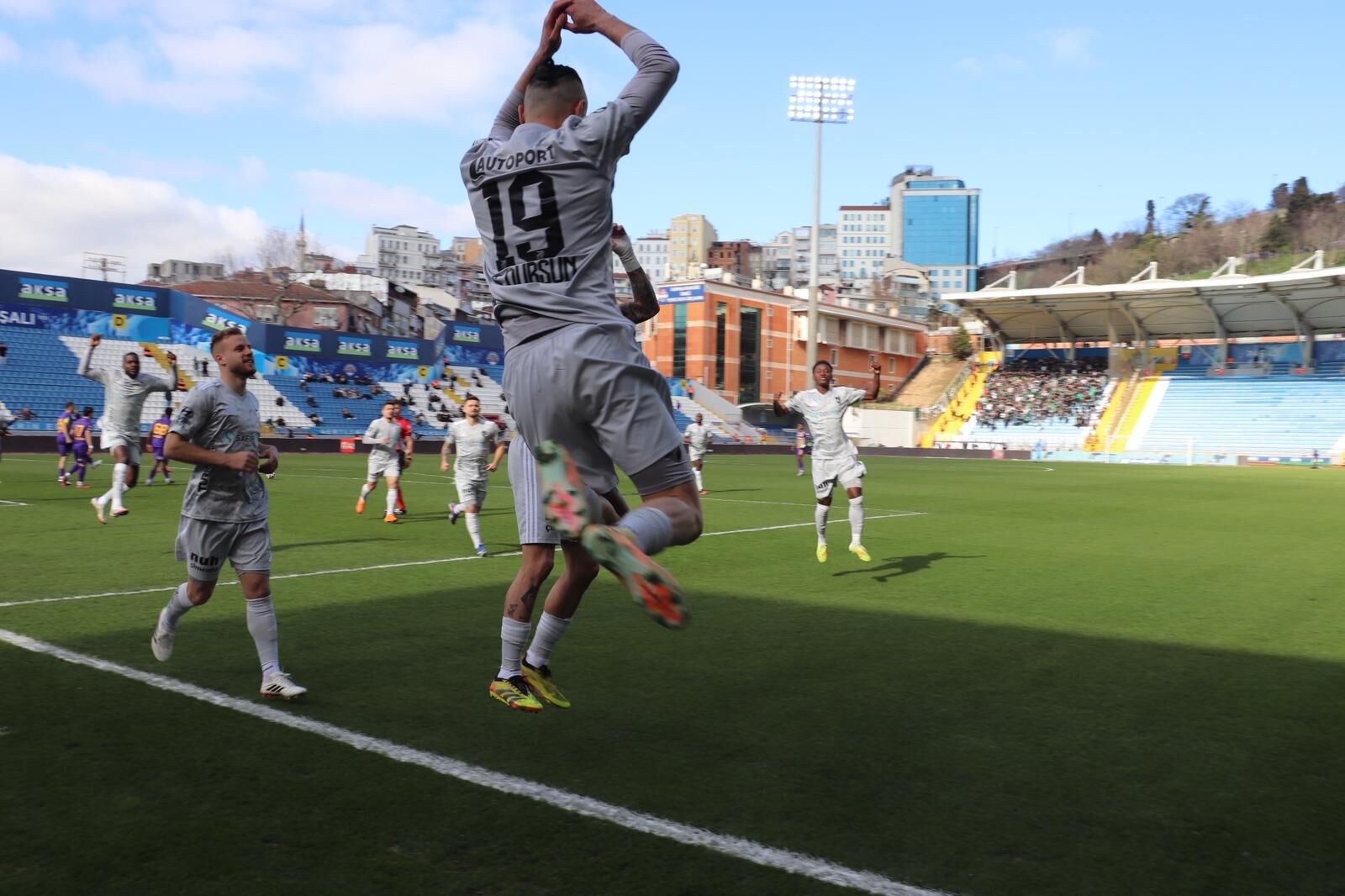 Kocaeli̇spor’dan Erken Gol! Tri̇bünlerde Kisa Süreli̇ Gergi̇nli̇k 3