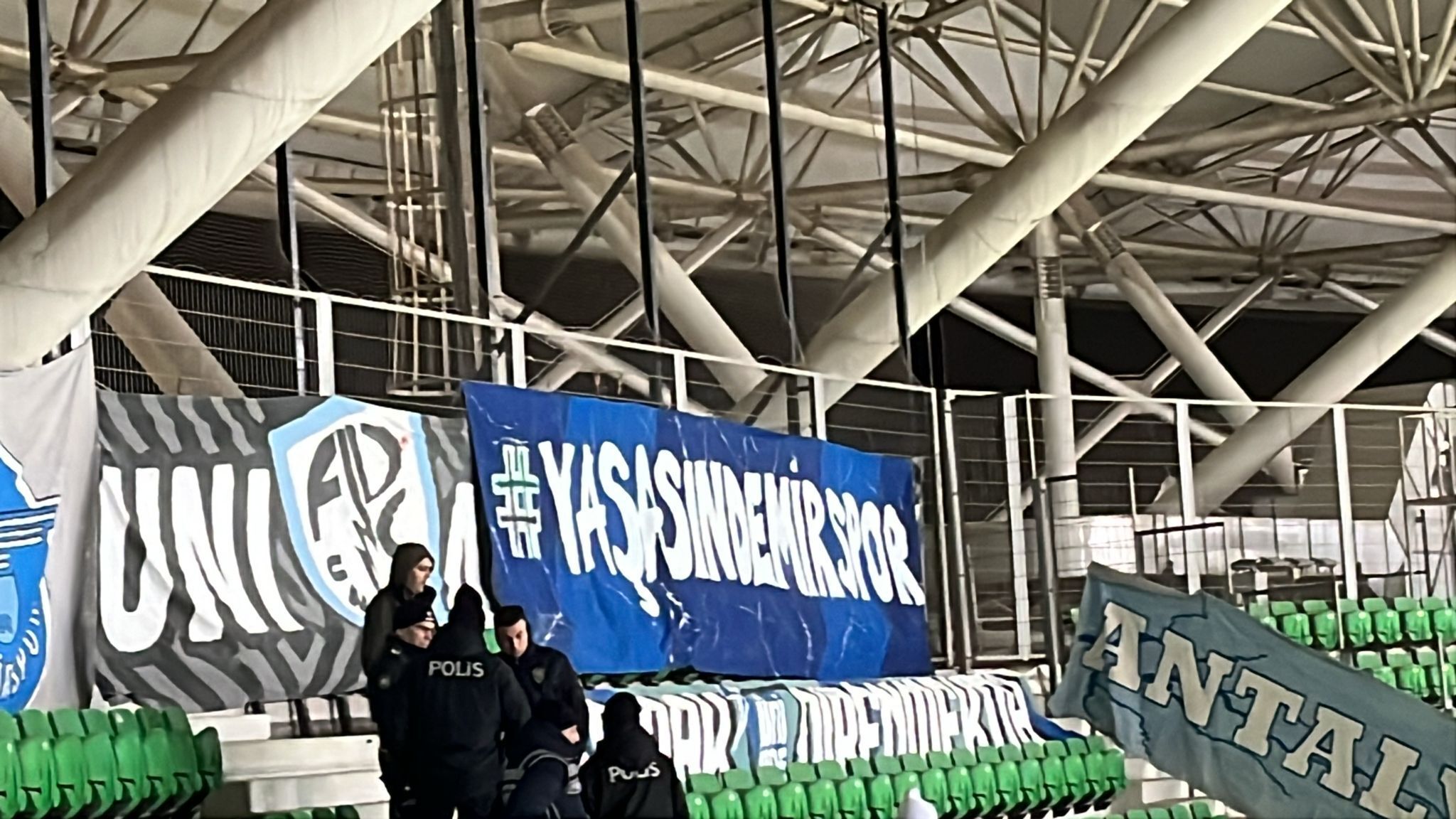 Kocaeli̇sporlu Taraftarlar Adana Demi̇rspor’un Yaninda 2