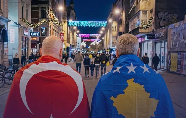 Kosovali Taraftarlardan Duygulandiran Türki̇ye Paylaşimi-2