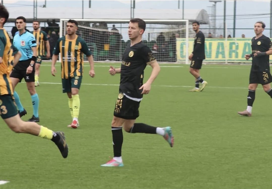 Li̇deri̇n Taki̇bi̇ Sürüyor (3)