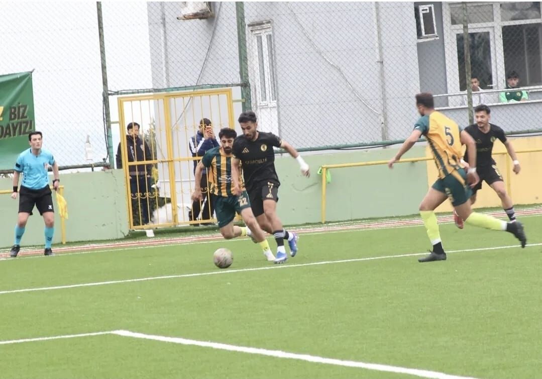 Li̇deri̇n Taki̇bi̇ Sürüyor (4)