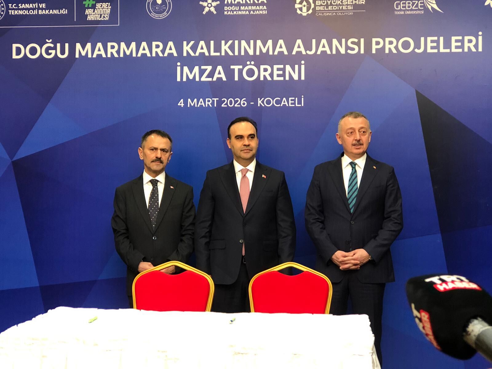 Mehmet Fati̇h Kacir Kocaeli̇’de Proje Sözleşmeleri̇ni̇ İmzaladi 1-1