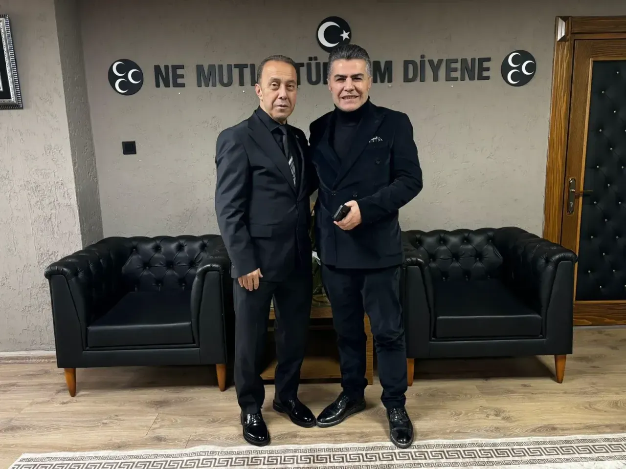 Milliyetci Hareket Partisi Kocaeli Il Baskani Kamil Akin Ile Gebze Ilce Baskanligi Gorevine Atanan Dursun Dasdangil Birlikte Goruluyor