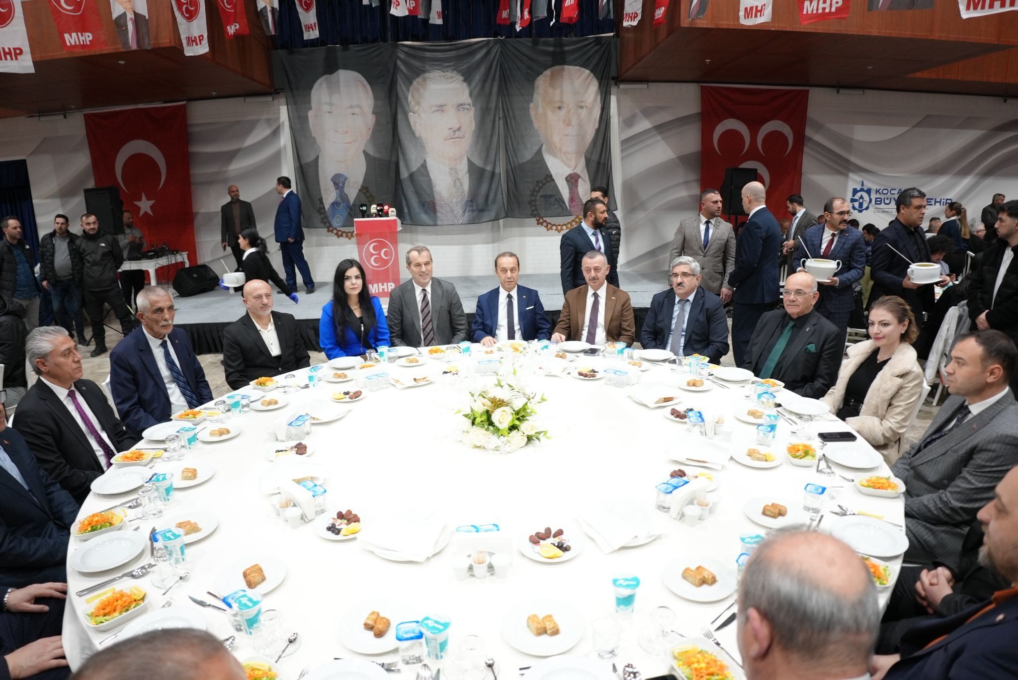 Mi̇lli̇yetçi̇ Hareket Parti̇si̇ Kocaeli̇’de İftar Programi Düzenledi̇ Bi̇rli̇k Ve Güç Vurgusu (3)