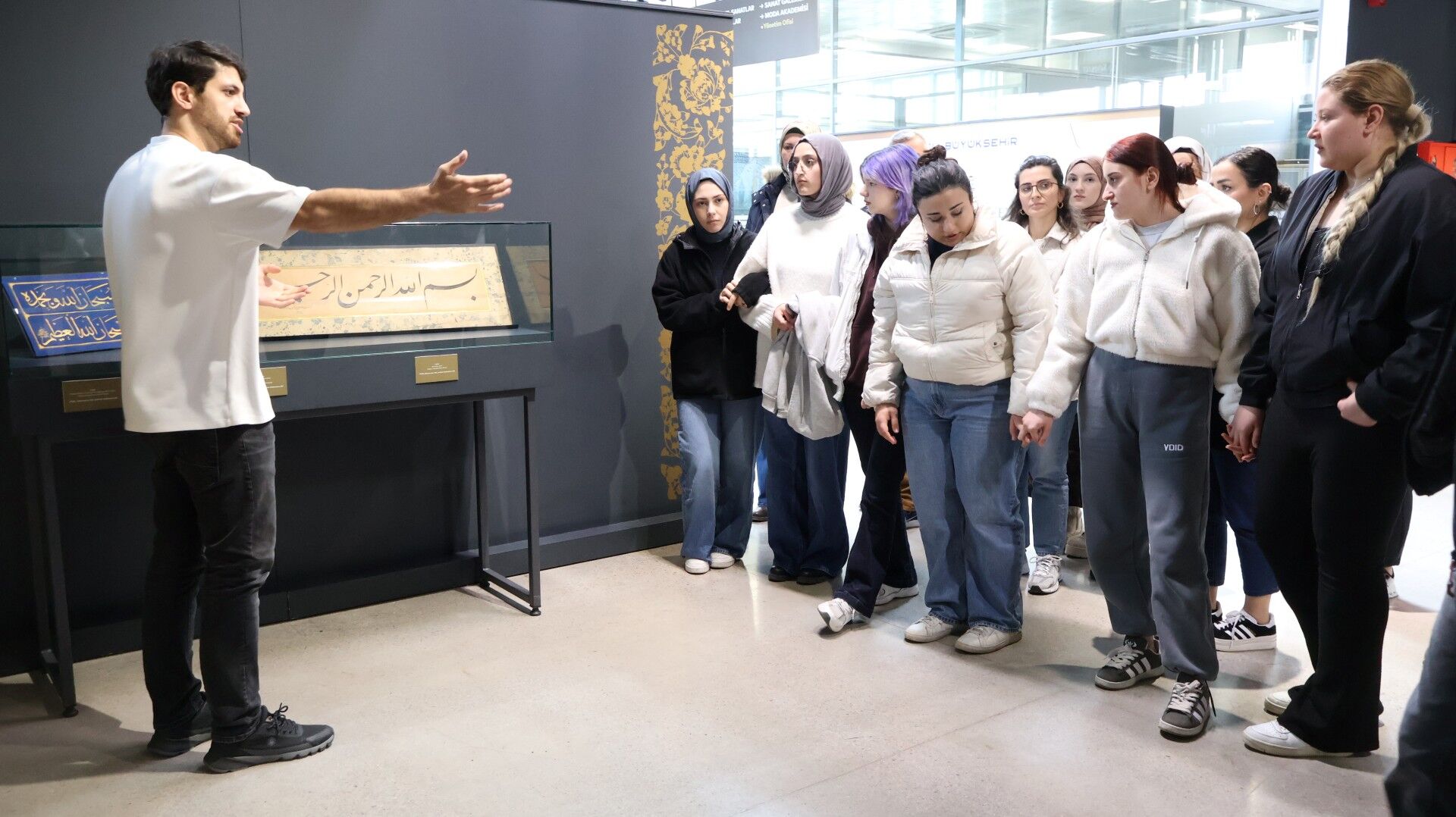 Mukaddes Emanetler Beyaz Kalpleri Duygulandırdı (1)