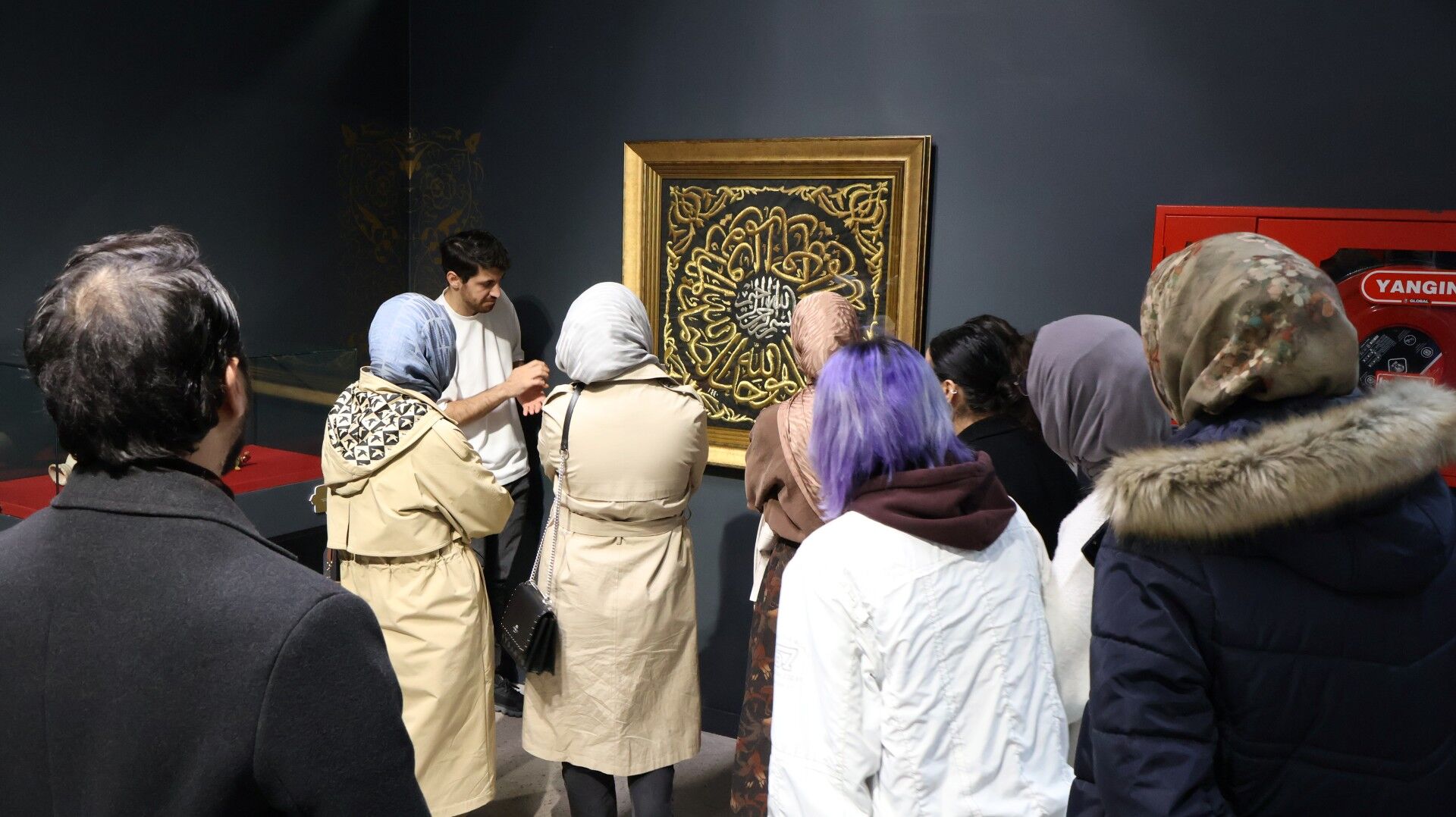 Mukaddes Emanetler Beyaz Kalpleri Duygulandırdı (2)