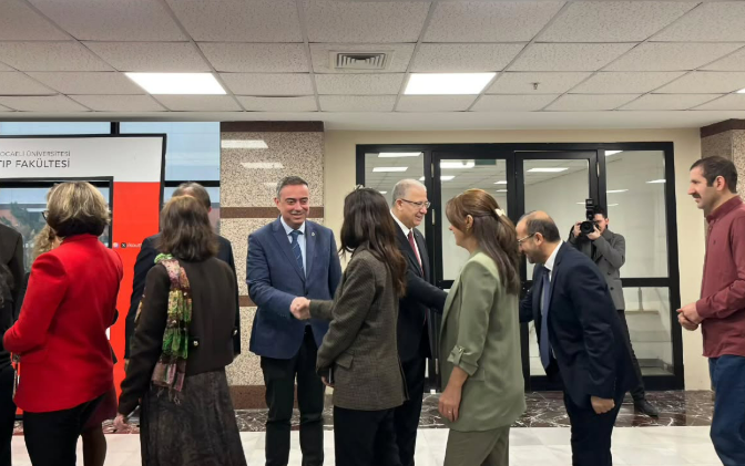 Ocaeli Üniversitesi Tıp Fakültesi’nde Akademik Ve Idari Personelin Katılımıyla Ramazan Bayramı Dolayısıyla Bayramlaşma Töreni Düzenlendi (1)