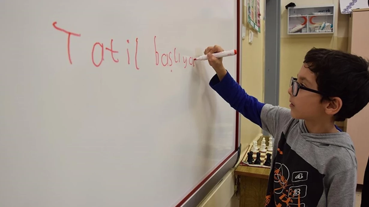 Okullarda İki̇nci̇ Ara Tati̇l Yarin Başliyor 18 Mi̇lyon Öğrenci̇ Di̇nlenecek