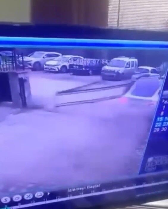 Otoparktan Firlayip Araca Çarpti (4)