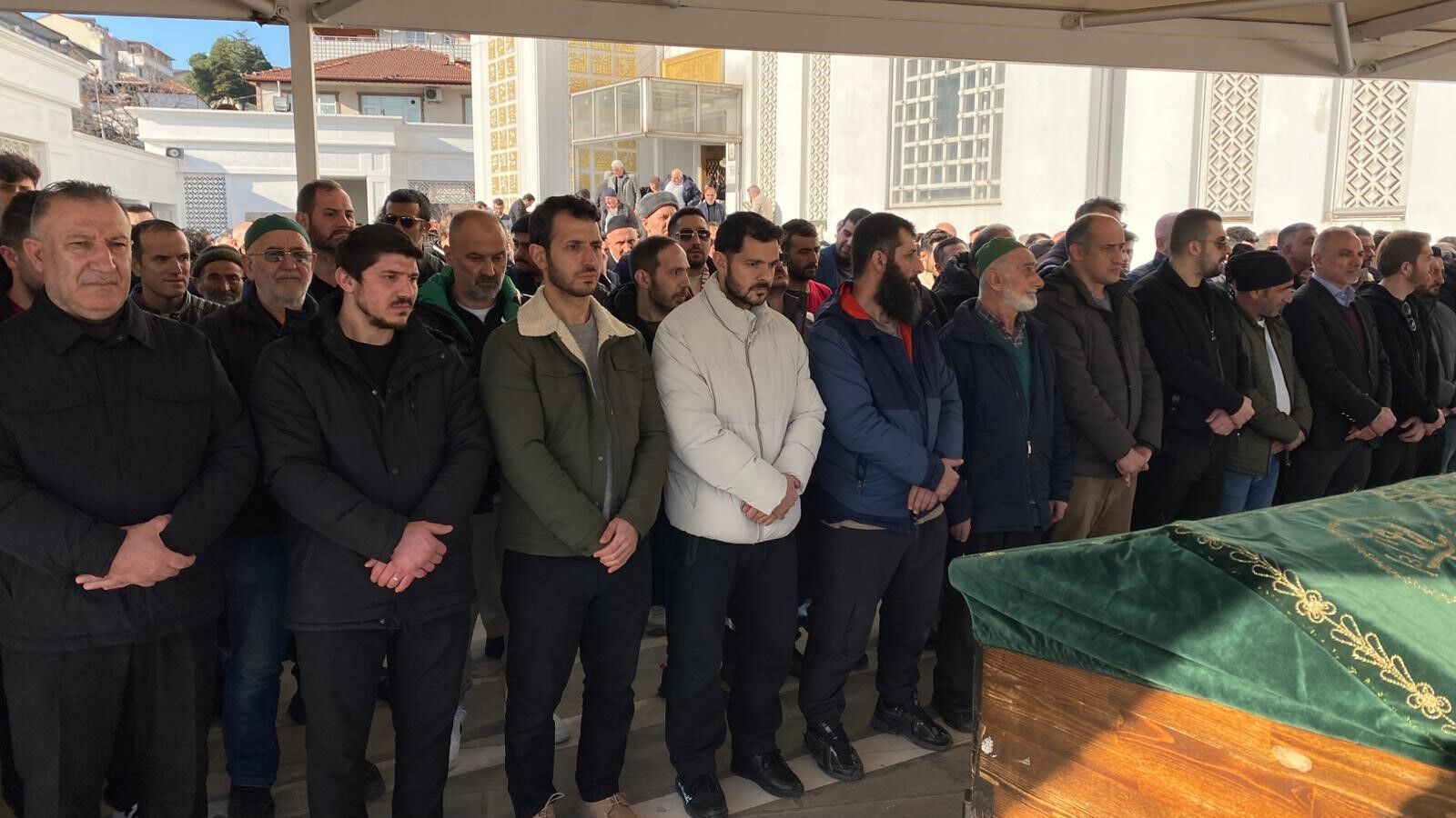 Pendi̇ksporlu Mesut Özdemi̇r’i̇n Babasi Kocaeli̇’de Defnedi̇ldi̇4 (6)