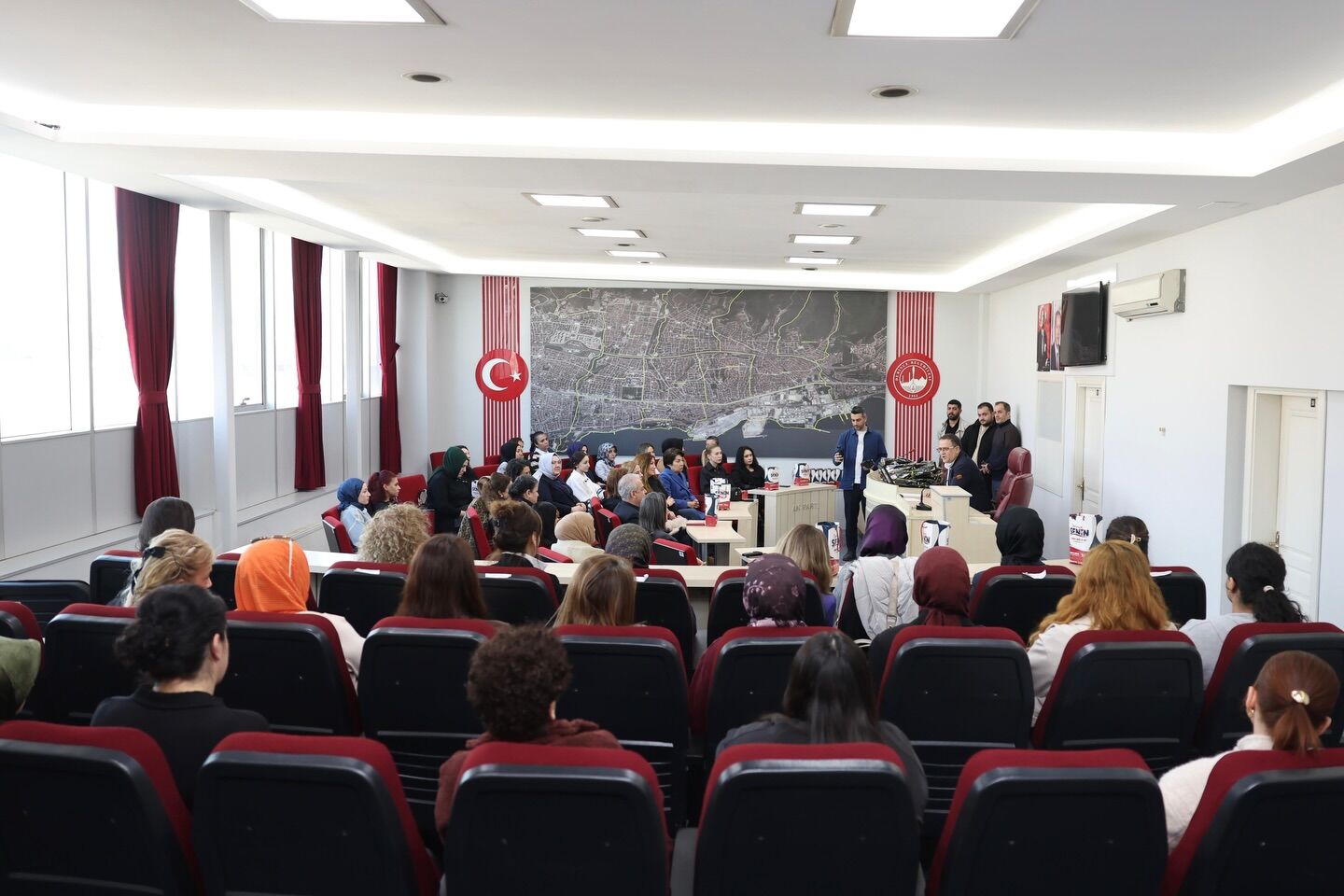 Serti̇f Gökçe, Deri̇nce Beledi̇yesi̇ Kadin Çalişanlarinin 8 Mart’ini Kutladi 4