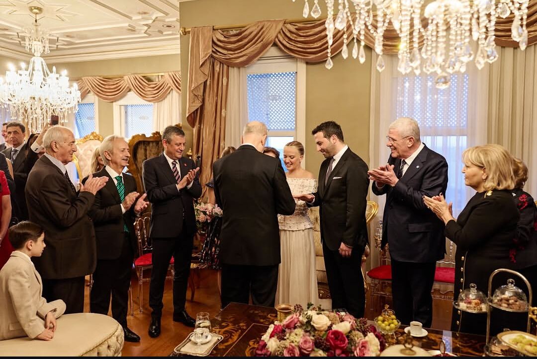 Si̇yaset Zi̇rvesi̇ (3)