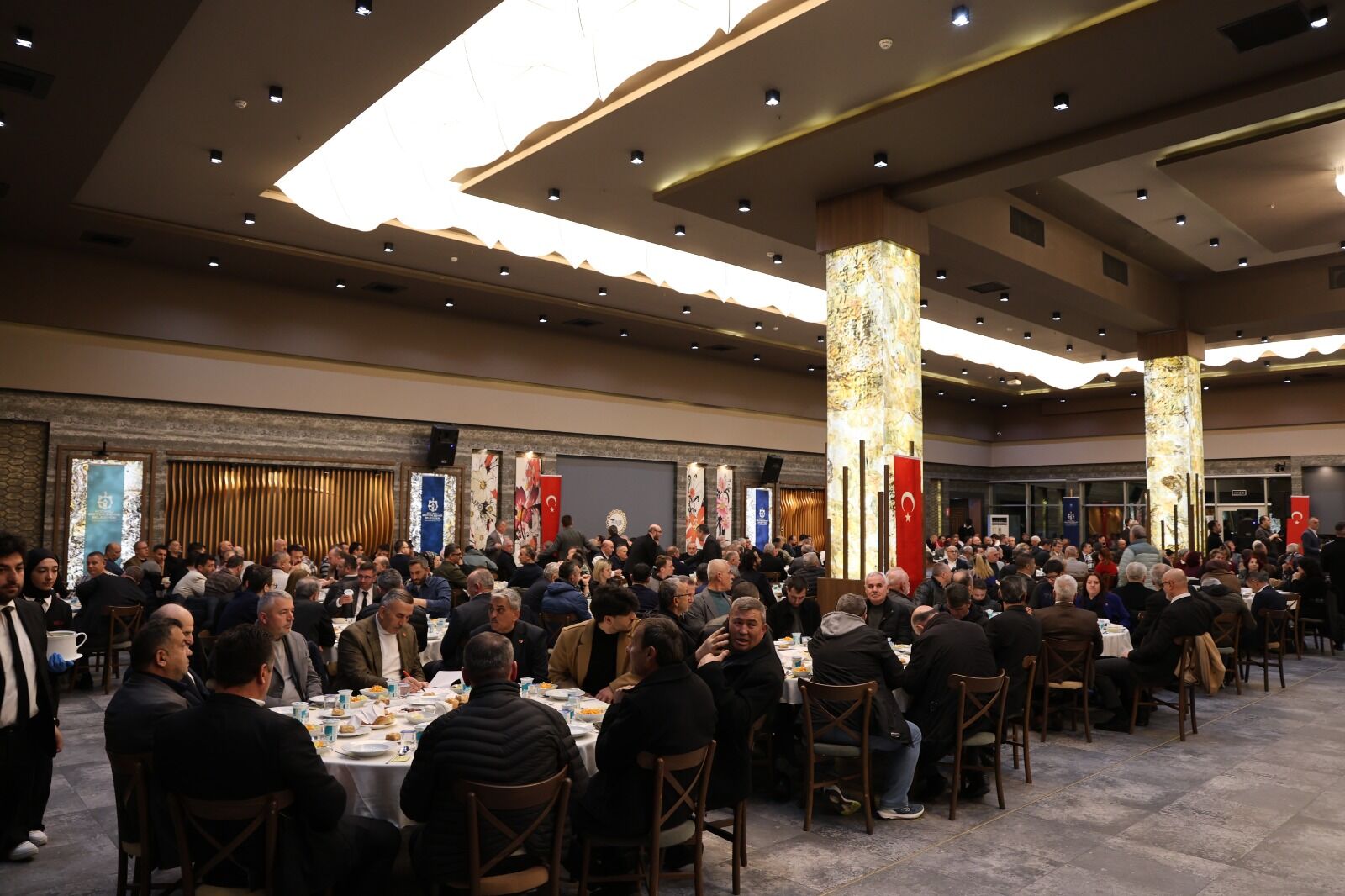 “Sokakta Aç Ki̇mse Kalmasin” (1)