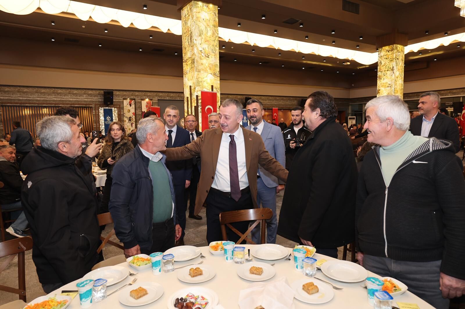 “Sokakta Aç Ki̇mse Kalmasin” (5)