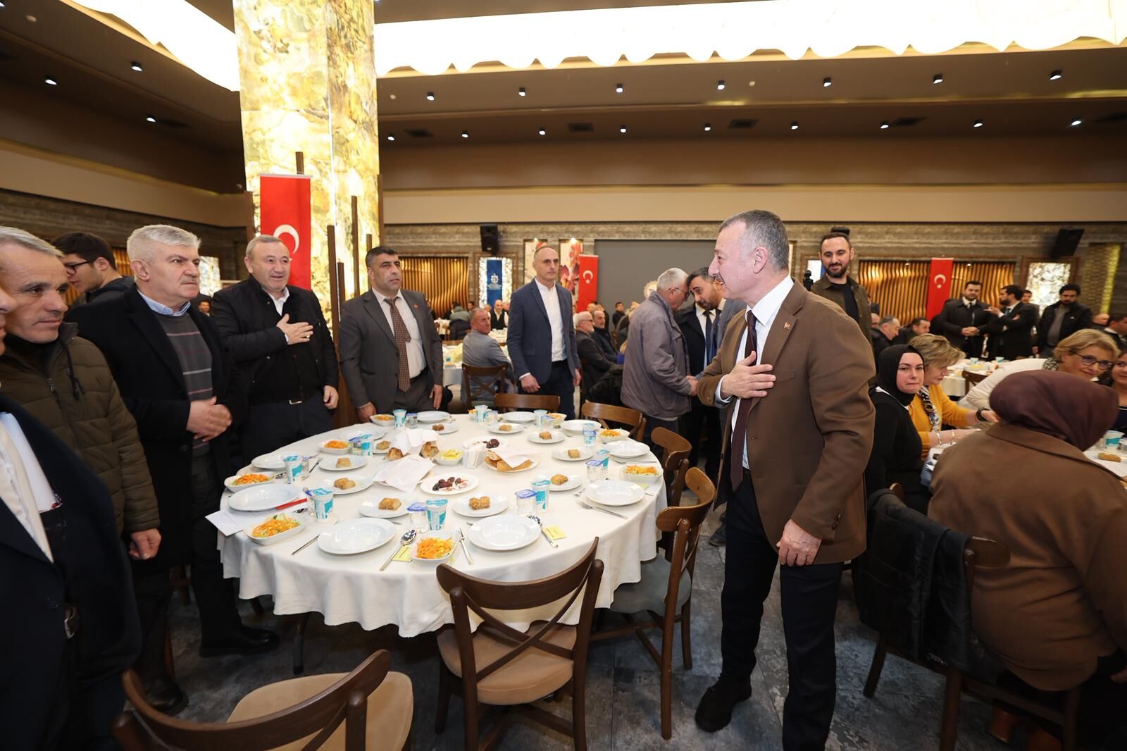 “Sokakta Aç Ki̇mse Kalmasin” (7)