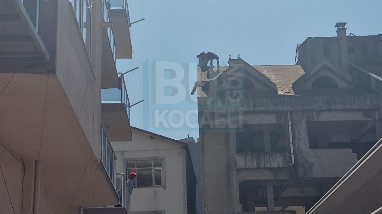 Son Daki̇ka! Deri̇nce Deni̇zci̇ler Caddesi̇nde Metruk Bi̇nada İnti̇har Gi̇ri̇şi̇mi̇ Lg