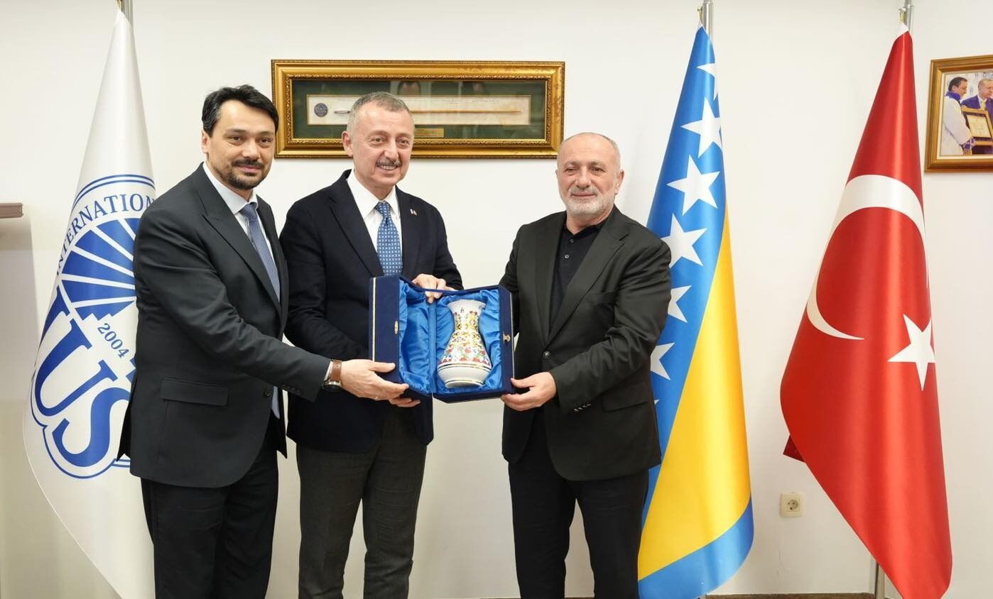 Tahi̇r Büyükakin Bosna Hersek’te Kardeşli̇k Sofrasi’na Katildi 2)