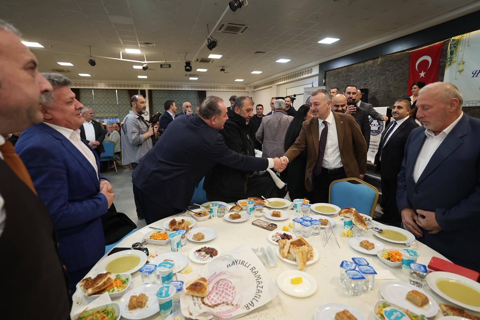 Tahir Buyukakin Pazarcilar Iftar Kocaeli.jpg