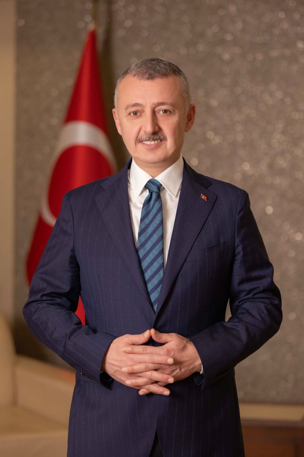 Tahi̇r Büyükakin Sağlik Çalişanlari İnsanliğin Sessi̇z Kahramanlari