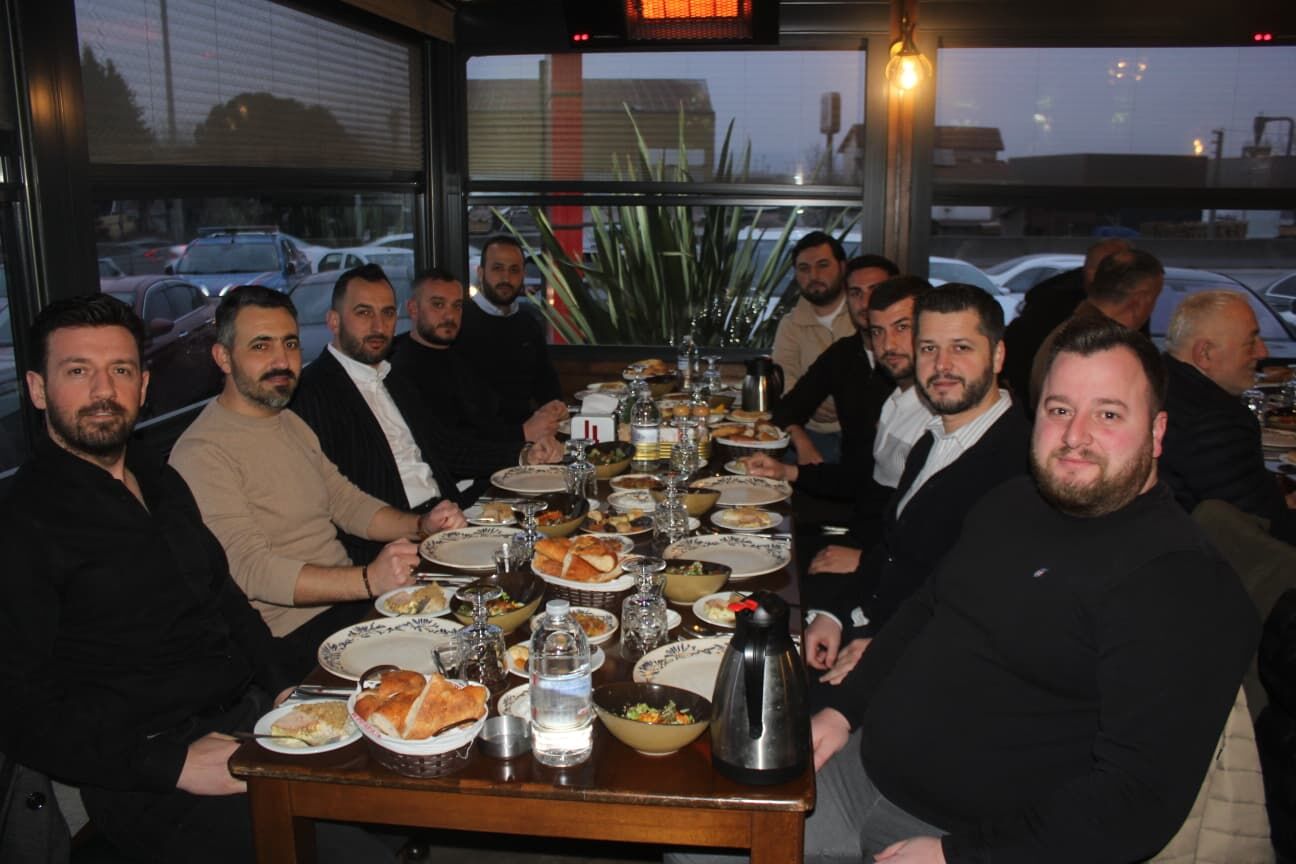 Takim Ve Yöneti̇m Ayni Sofrada (1)-1