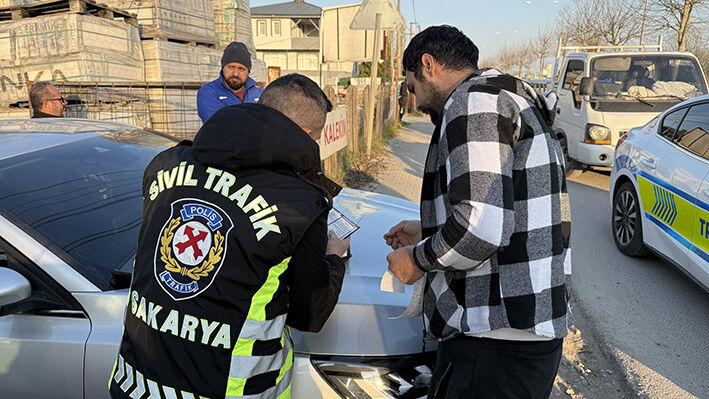 Trafi̇kte Dronlu Deneti̇m! 10 Daki̇kada 300 Bi̇n Li̇ra Ceza Kesi̇ldi̇ 03