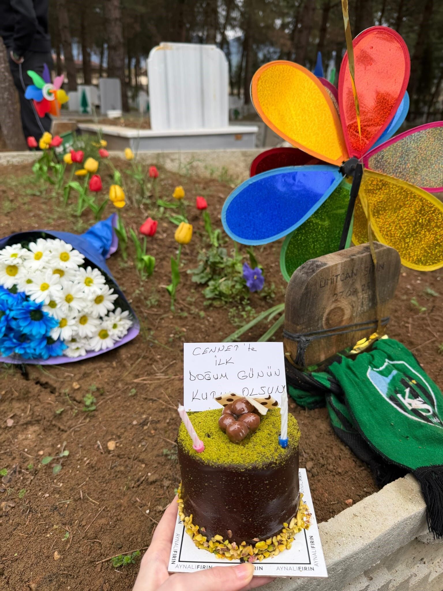 Ümi̇tcan Şi̇ri̇n Davasinda Duygusal Anlar! Baba Katledi̇len Oğlunun Doğum Gününü Mezari Başinda Kutladi 01