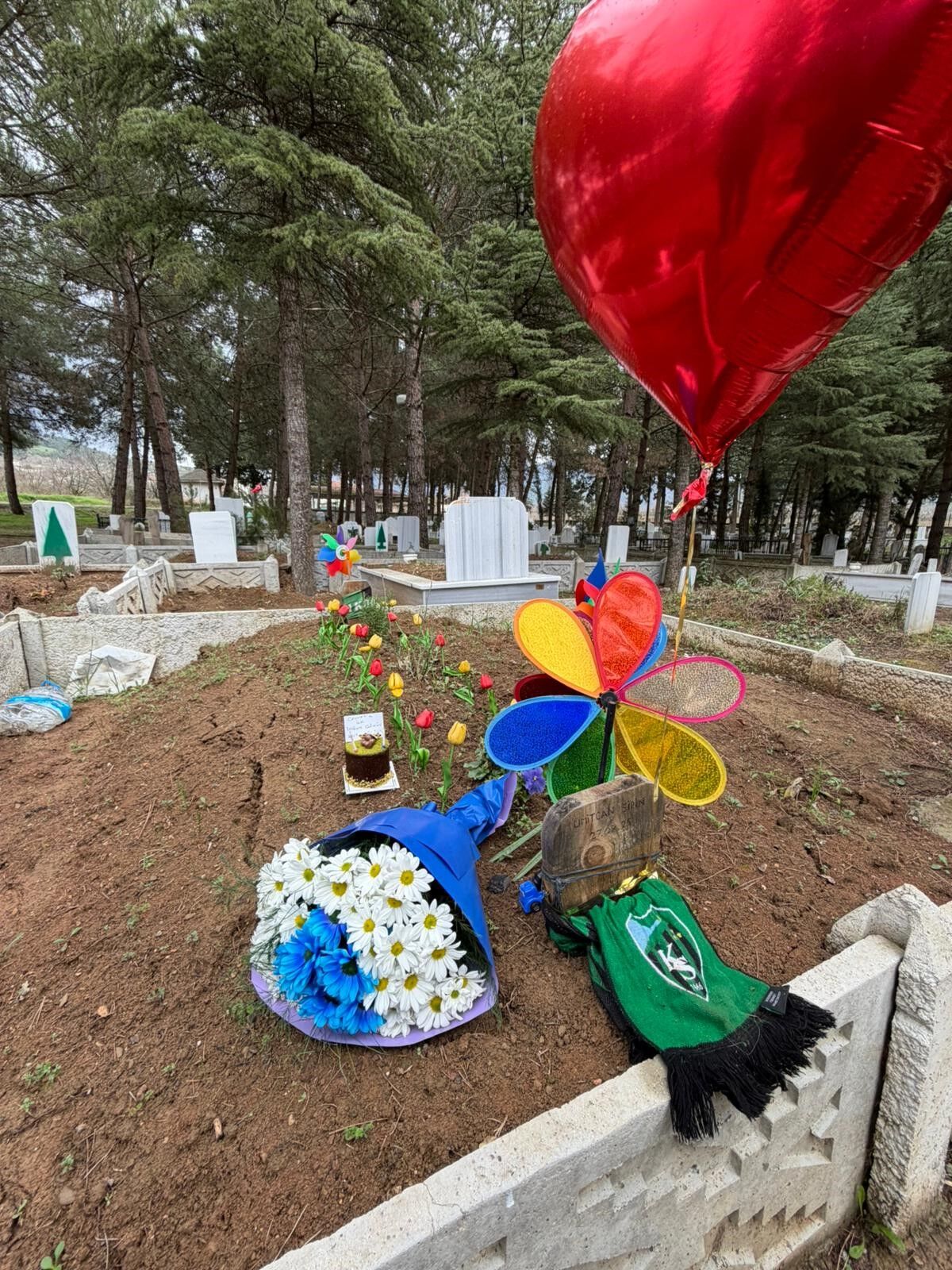 Ümi̇tcan Şi̇ri̇n Davasinda Duygusal Anlar! Baba Katledi̇len Oğlunun Doğum Gününü Mezari Başinda Kutladi 08